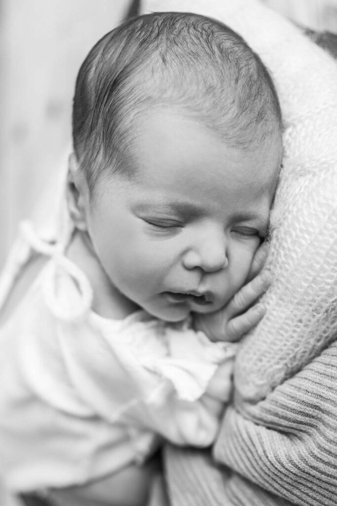 Newborn Baby Familie Fotografie schwarz weiß Bildgefühle Höchst Odenwald