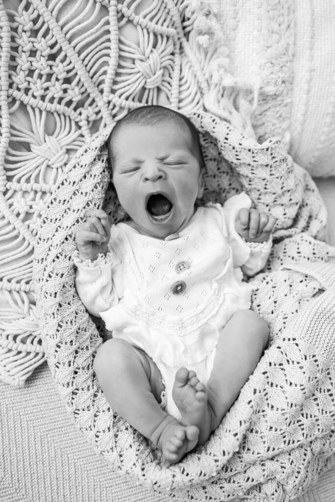 Newborn Baby Fotografie schwarz weiß Bildgefühle Höchst Odenwald