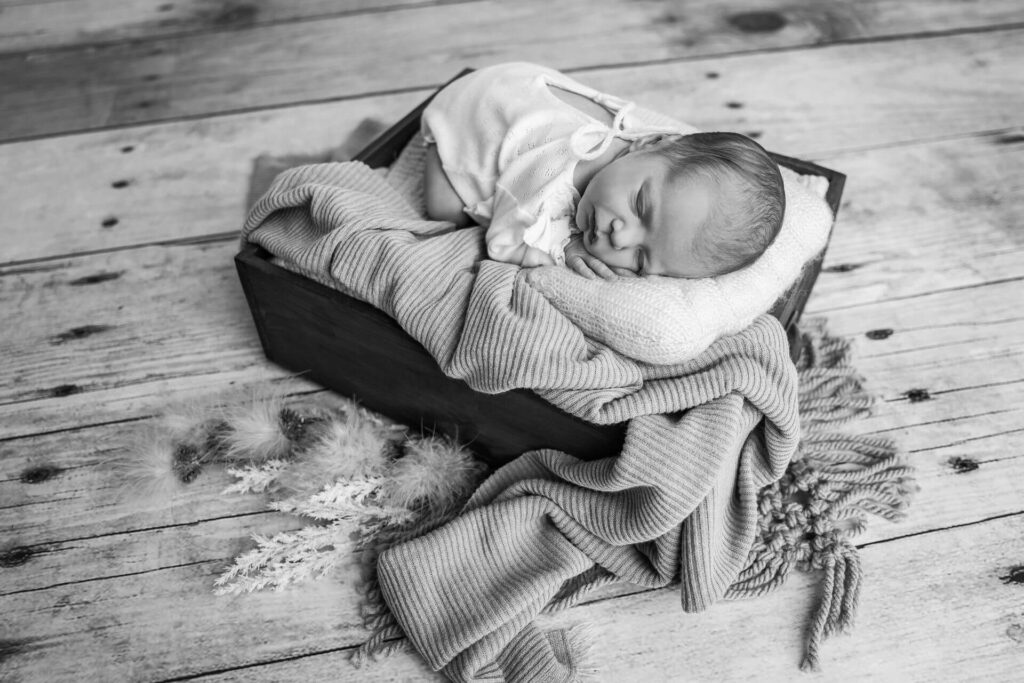 Newborn Baby Familie Fotografie schwarz weiß Bildgefühle Höchst Odenwald