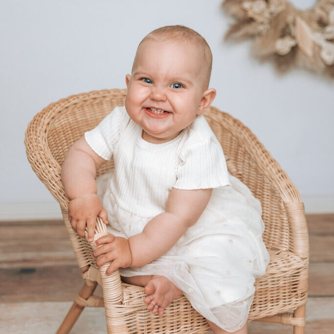 1V0A4642 Fotografie Business Coaching Businessguide Bildgefühle Mentoring Fotograf Fotografin Bildgefühle Homestory zu hause fotografieren in der Natur Outdoor Studio Babyfotografie Babyfotos Newborn Baby Neugeborenenfotografie Kinder Kinderfotos Kinderfotografie Familie Familienfotos Familienfotografie Portraits Paarfotografie Couple Paare Pärchen Familienfotografin Natürliche Fotos Fotografie Höchst im Odenwald Darmstadt Aschaffenburg Erbach Michelstadt Wörth am Main Obernburg Miltenberg Breuberg Dieburg Reinheim Reichelsheim Groß-Umstadt Brensbach Otzberg Frankfurt, Mannheim, Heidelberg, Fotostudio Boho Herbst Frühling Sommer Winter Coaching für Fotografen, Videografie, Mentoring für Fotografen, 1:1 Coaching, Fotografenbusiness, Erinnerungsfilm, Familienfilm, CakeSmash, Geburtstagsshooting, Erster Geburtstag, 1.