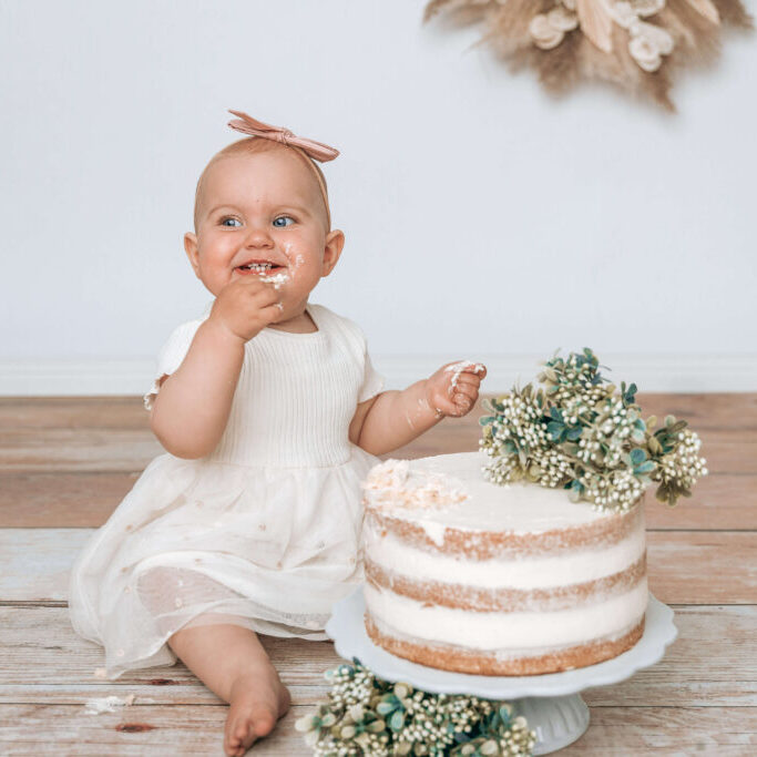 1V0A4733 Fotografie Business Coaching Businessguide Bildgefühle Mentoring Fotograf Fotografin Bildgefühle Homestory zu hause fotografieren in der Natur Outdoor Studio Babyfotografie Babyfotos Newborn Baby Neugeborenenfotografie Kinder Kinderfotos Kinderfotografie Familie Familienfotos Familienfotografie Portraits Paarfotografie Couple Paare Pärchen Familienfotografin Natürliche Fotos Fotografie Höchst im Odenwald Darmstadt Aschaffenburg Erbach Michelstadt Wörth am Main Obernburg Miltenberg Breuberg Dieburg Reinheim Reichelsheim Groß-Umstadt Brensbach Otzberg Frankfurt, Mannheim, Heidelberg, Fotostudio Boho Herbst Frühling Sommer Winter Coaching für Fotografen, Videografie, Mentoring für Fotografen, 1:1 Coaching, Fotografenbusiness, Erinnerungsfilm, Familienfilm, CakeSmash, Geburtstagsshooting, Erster Geburtstag, 1.